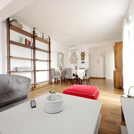Ych-elegante Attico Vicino Marconi Apartmán *